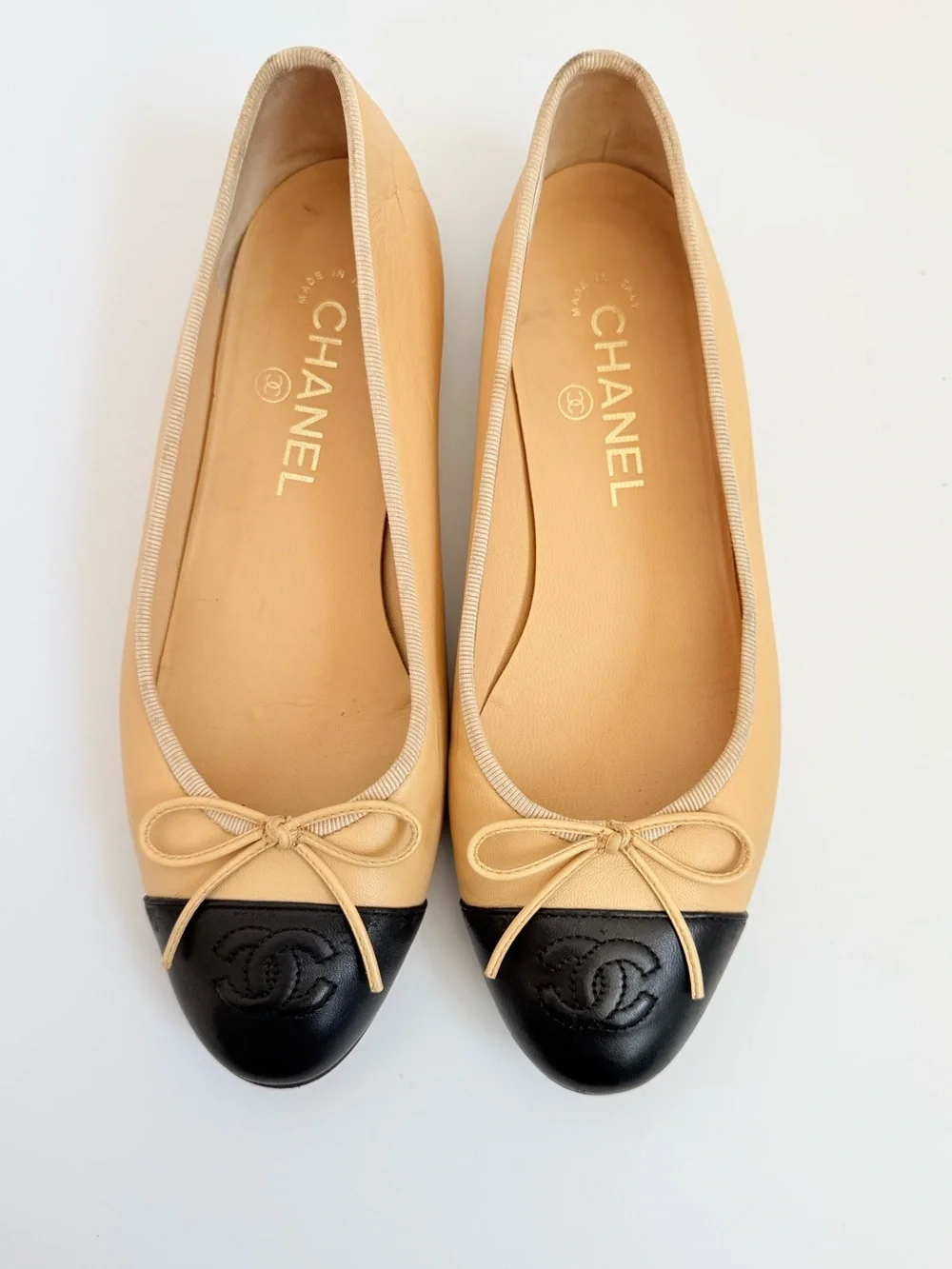 CHANEL G02819 Beige Black CC Cap Toe Leather Ballet Ballerina Flats 37.5